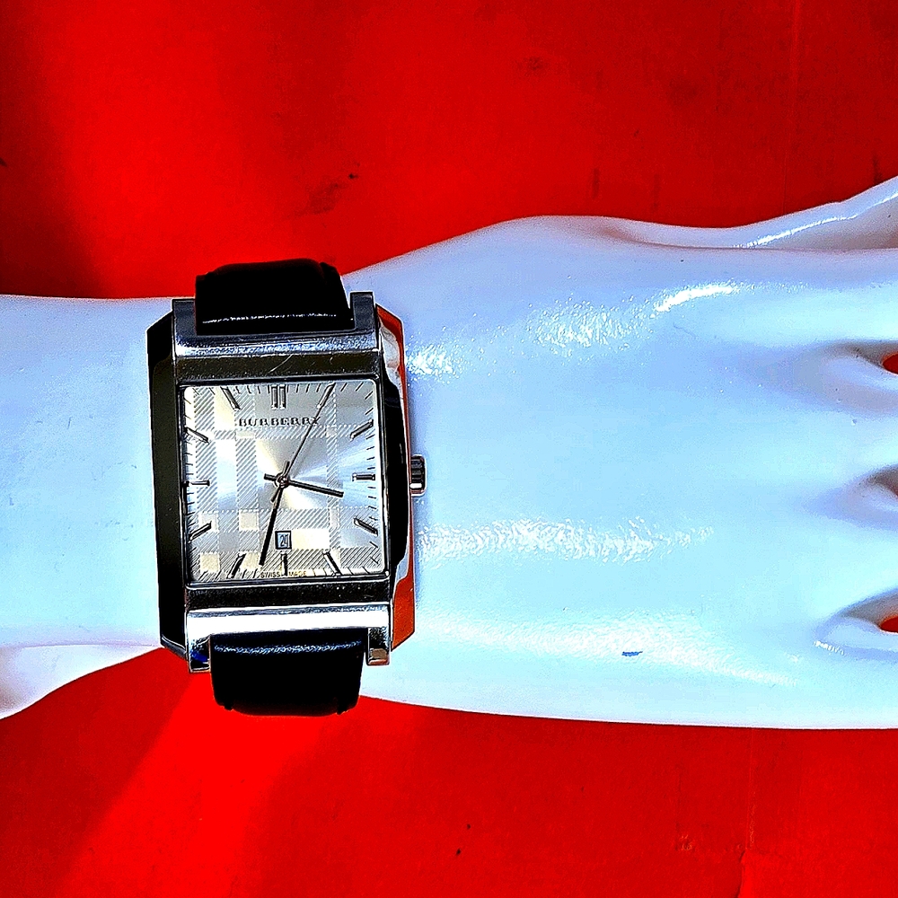 {DISCOUNTED} 〽️Burberry BU1570 Pearl Square Watch〽️ - Picture 4 of 9